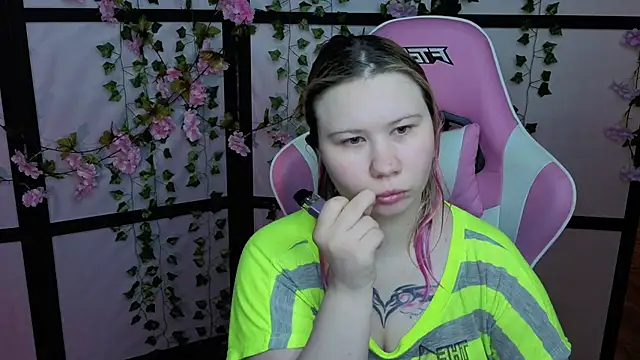 Snapshot of kitsune_little chatting on 11, 5, 2026 kitsune little online show from 11, 5, 2026