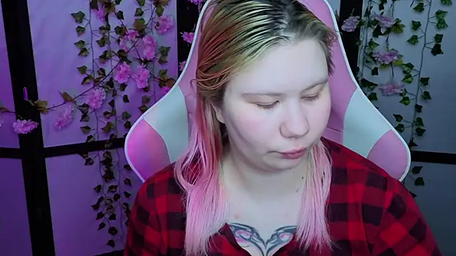 Snapshot of kitsune_little chatting on 15, 5, 2026 kitsune little online show from 15, 5, 2026