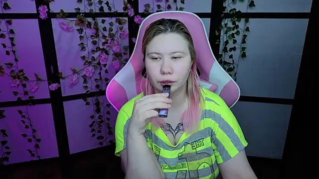 Snapshot of kitsune_little chatting on 16, 5, 2026 kitsune little online show from 16, 5, 2026