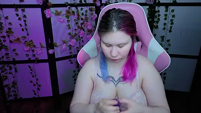 Snapshot of kitsune_little chatting on 29, 5, 2026 kitsune little online show from 29, 5, 2026
