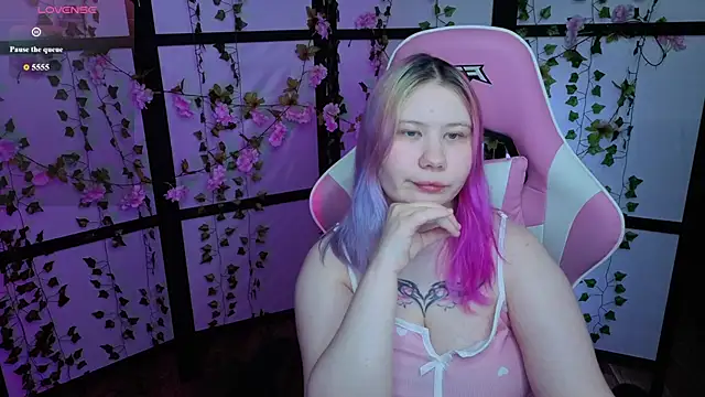 Snapshot of kitsune_little chatting on 9, 6, 2026 kitsune little online show from 9, 6, 2026