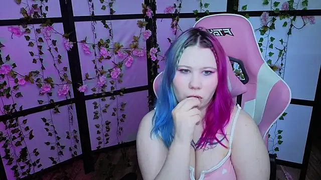 Snapshot of kitsune_little chatting on 10, 6, 2026 kitsune little online show from 10, 6, 2026