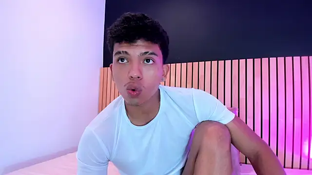 Snapshot of jhoystrong_ chatting on 1, 3, 2026 jhoystrong online show from 1, 3, 2026