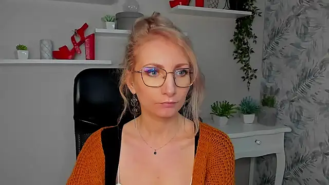 CinderellaMoon online show from 13, 3, 2026