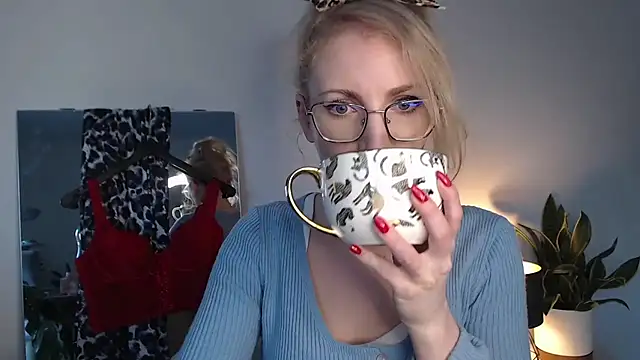 CinderellaMoon online show from 2, 4, 2026