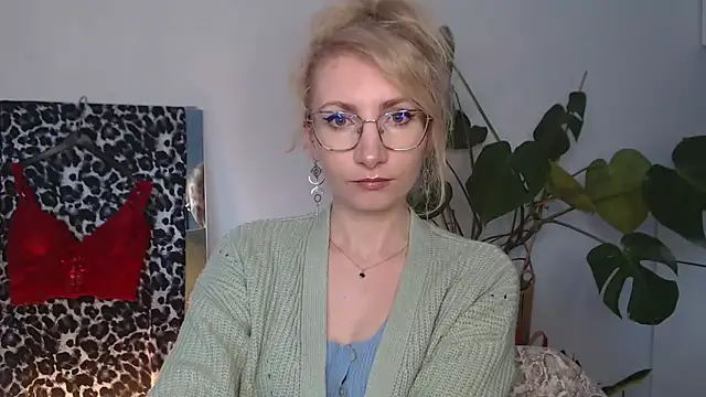 CinderellaMoon online show from 10, 4, 2026