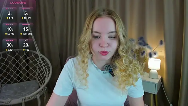 Snapshot of Linda__Bloom chatting on 22, 6, 2026 Linda Bloom online show from 22, 6, 2026