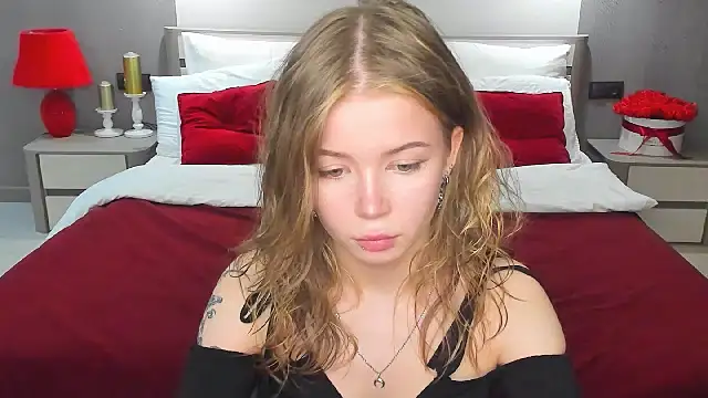 Snapshot of Violetta__Dreams chatting on 5, 6, 2026 Violetta Dreams online show from 5, 6, 2026