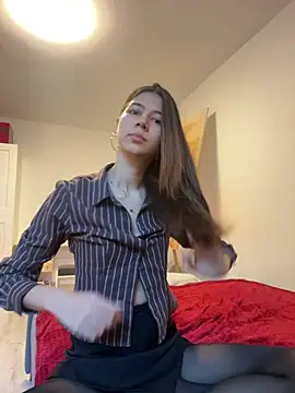 KiraVixenSweet online show from 18, 2, 2026