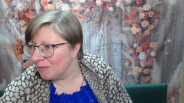 Snapshot of RadaChudna chatting on 6, 5, 2026 RadaChudna online show from 6, 5, 2026