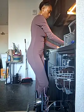 Snapshot of Cinnamonbunn chatting on 27, 2, 2026 Cinnamonbunn online show from 27, 2, 2026