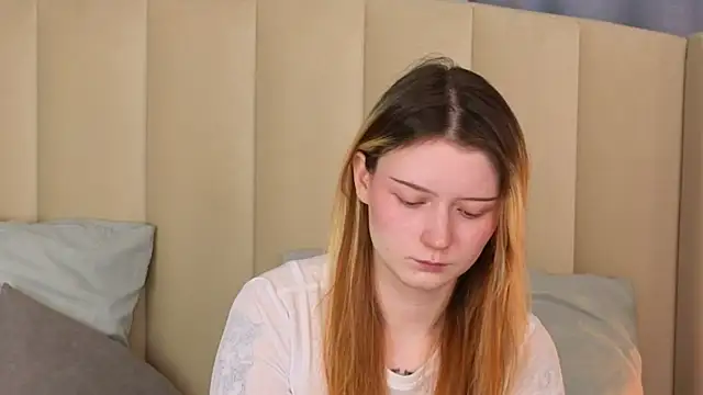 Snapshot of AlyssFrost chatting on 8, 7, 2026 AlyssFrost online show from 8, 7, 2026