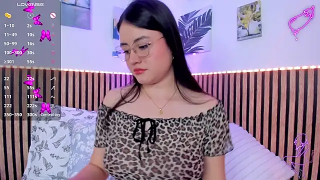 Lyra Noire online show from 22, 4, 2026