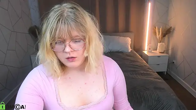 luna c0ra online show from 11, 4, 2026