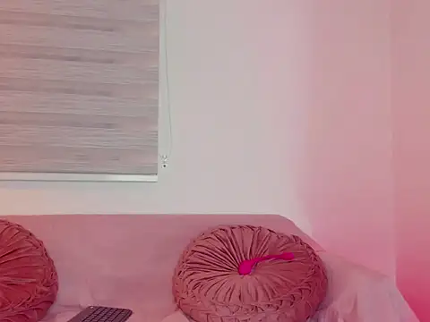 yourlollypetite online show from 8, 3, 2026