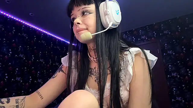 Luna Sohotti online show from 28, 2, 2026