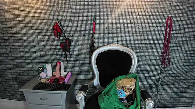 hillary bigbutt online show from 5, 4, 2026