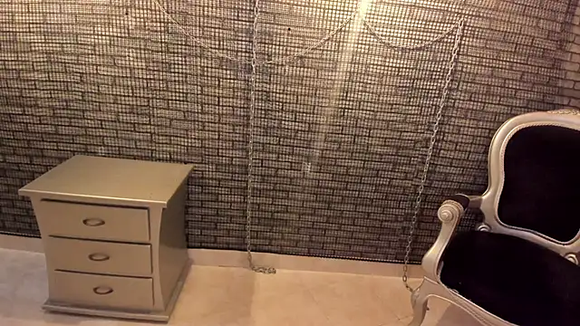 hillary bigbutt online show from 11, 4, 2026