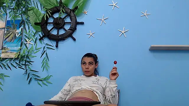 skinnysexy18 online show from 17, 7, 2026