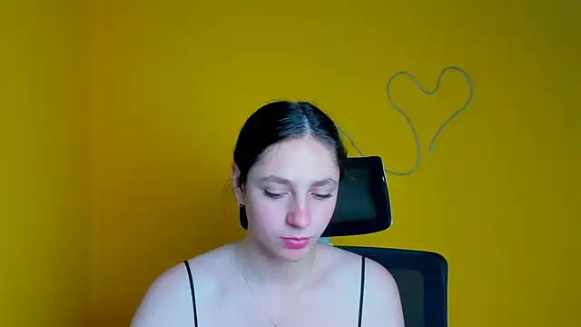 KissMeJulia online show from 19, 5, 2026