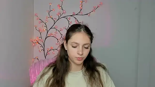 KissMeJulia online show from 17, 6, 2026