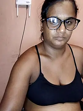 indianstrawberrylips4u online show from 12, 4, 2026