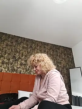 LaireeFelini online show from 2, 3, 2026