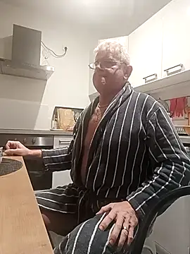 olivbisoumis online show from 21, 2, 2026