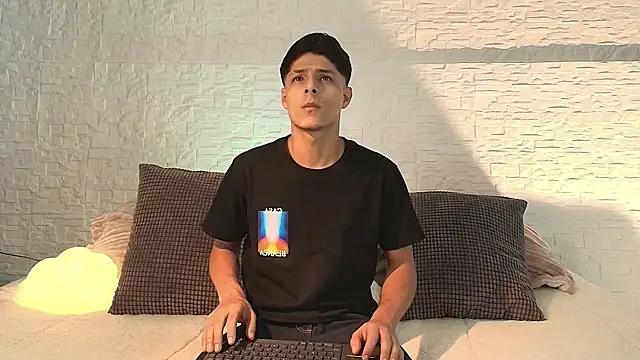 Snapshot of Eliassalvatore_ chatting on 25, 4, 2026 Eliassalvatore online show from 25, 4, 2026