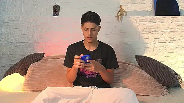 Snapshot of Eliassalvatore_ chatting on 28, 4, 2026 Eliassalvatore online show from 28, 4, 2026