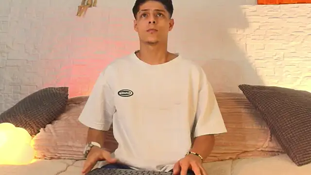 Snapshot of Eliassalvatore_ chatting on 29, 4, 2026 Eliassalvatore online show from 29, 4, 2026
