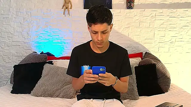 Snapshot of Eliassalvatore_ chatting on 27, 5, 2026 Eliassalvatore online show from 27, 5, 2026