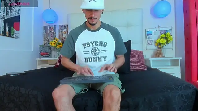 SharonTygaX online show from 15, 4, 2026