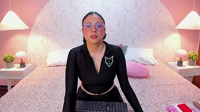 Snapshot of Angelie_Rosebrm chatting on 21, 2, 2026 Angelie Rosebrm online show from 21, 2, 2026