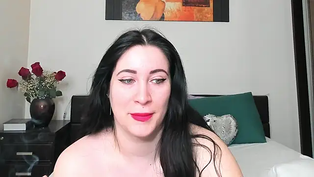 GoldenLunaa online show from 7, 4, 2026