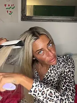 Snapshot of ScarlettGold_ chatting on 9, 5, 2026 ScarlettGold online show from 9, 5, 2026