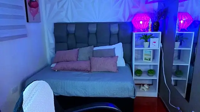 SophyAdams online show from 20, 6, 2026