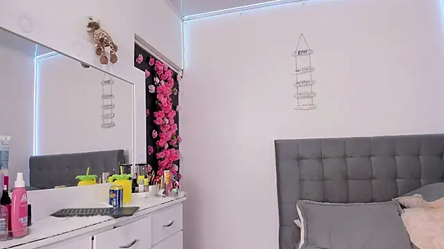 Ariana-Cobos online show from 2, 4, 2026