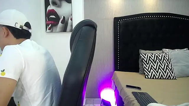 NewYoungHot online show from 11, 4, 2026