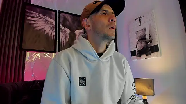 Milanwhite  online show from 25, 2, 2026