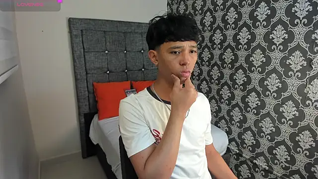 Snapshot of Little_Twink19x chatting on 10, 7, 2026 Little Twink19x online show from 10, 7, 2026