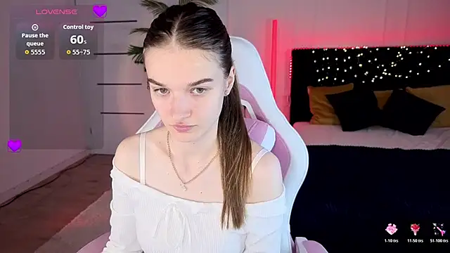 Snapshot of Ann_Wood chatting on 8, 7, 2026 Ann Wood online show from 8, 7, 2026