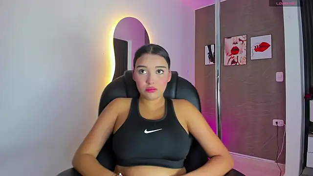 Snapshot of Tiphanysalvatore chatting on 2, 3, 2026 Tiphanysalvatore online show from 2, 3, 2026