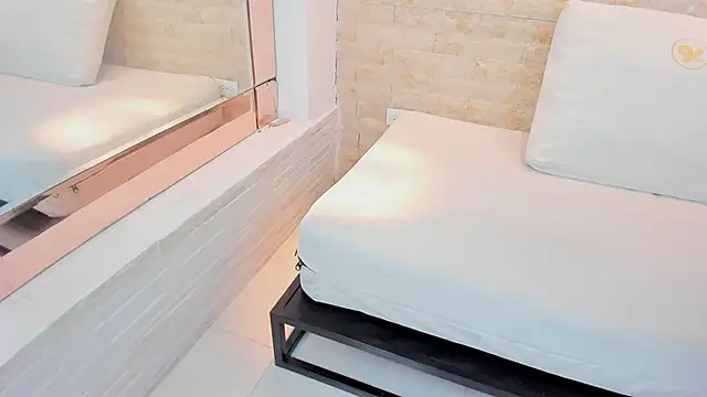 Snapshot of aitana_cole chatting on 24, 2, 2026 aitana cole online show from 24, 2, 2026