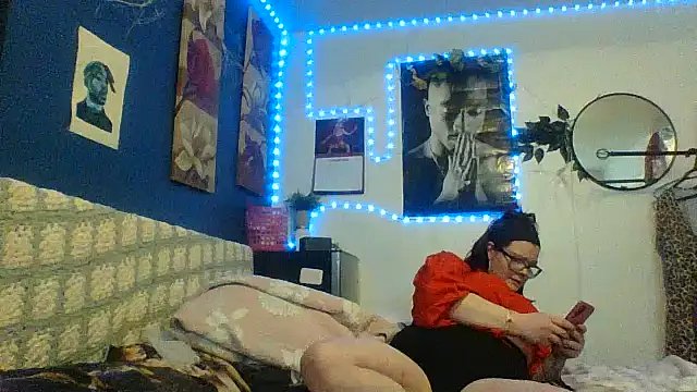 Sexymilf6992 online show from 11, 3, 2026