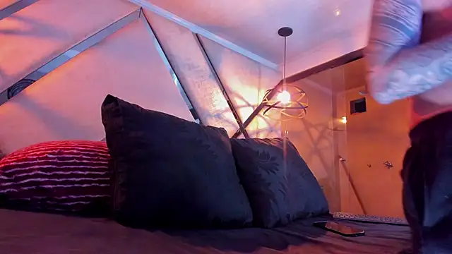 SantiagoHincapiie online show from 6, 3, 2026