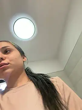 Snapshot of Olivia_Noor chatting on 12, 6, 2026 Olivia Noor online show from 12, 6, 2026