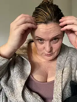 Snapshot of Busty-GilfQuinn chatting on 24, 2, 2026 Busty-GilfQuinn online show from 24, 2, 2026