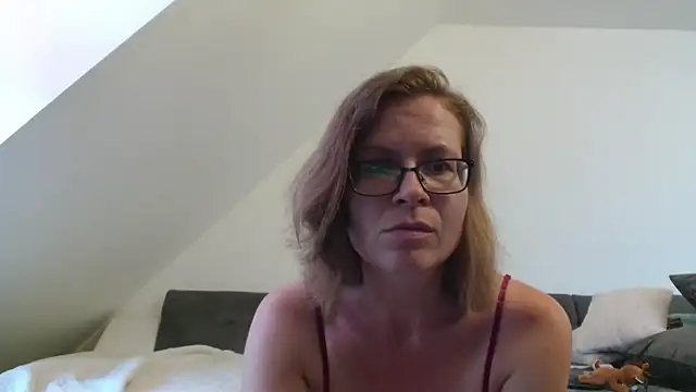 Lost in lace online show from 30, 5, 2026