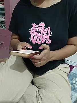 Queenlipx online show from 10, 3, 2026